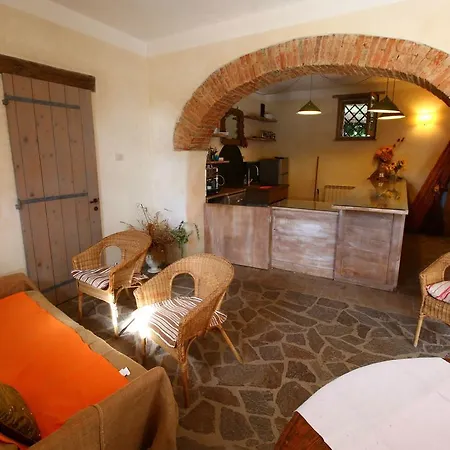 別荘 Near Trasimeno Vineyards